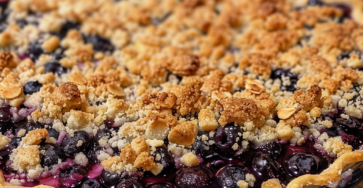 Blueberry Crumble Cream Pie